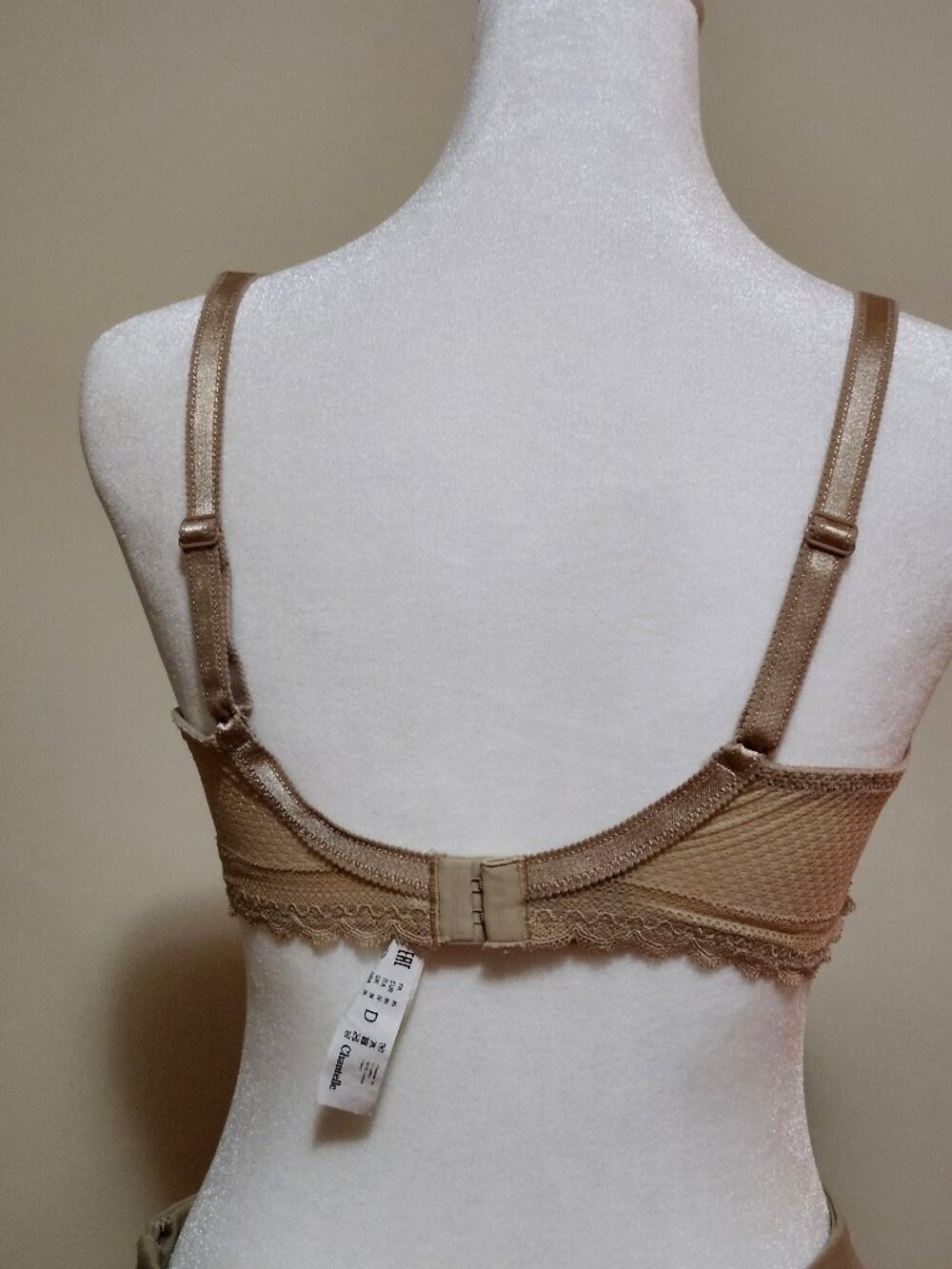 Chantelle Lightly Padded Bra 36D in Beige/Nude - Picture 2 of 3